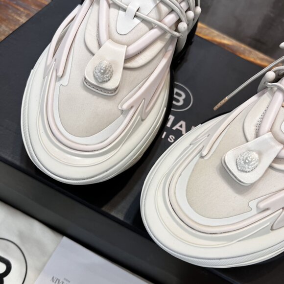 Balmain Unicorn Series Sneakers In A Black And White Gradient Color Scheme. - Picture 6 of 9